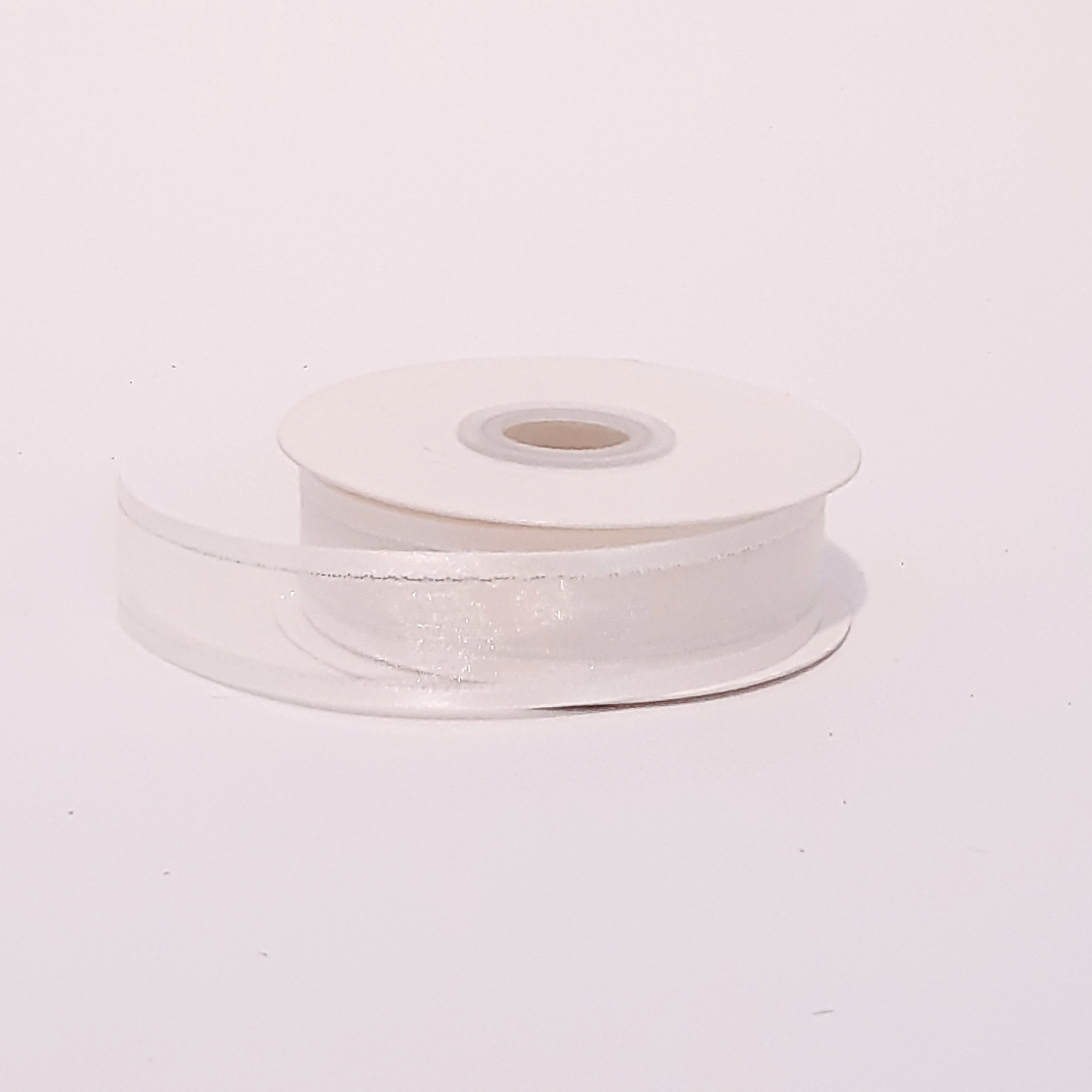 Listón Organza Lisa 3.8 cm ancho con Filo de Metal