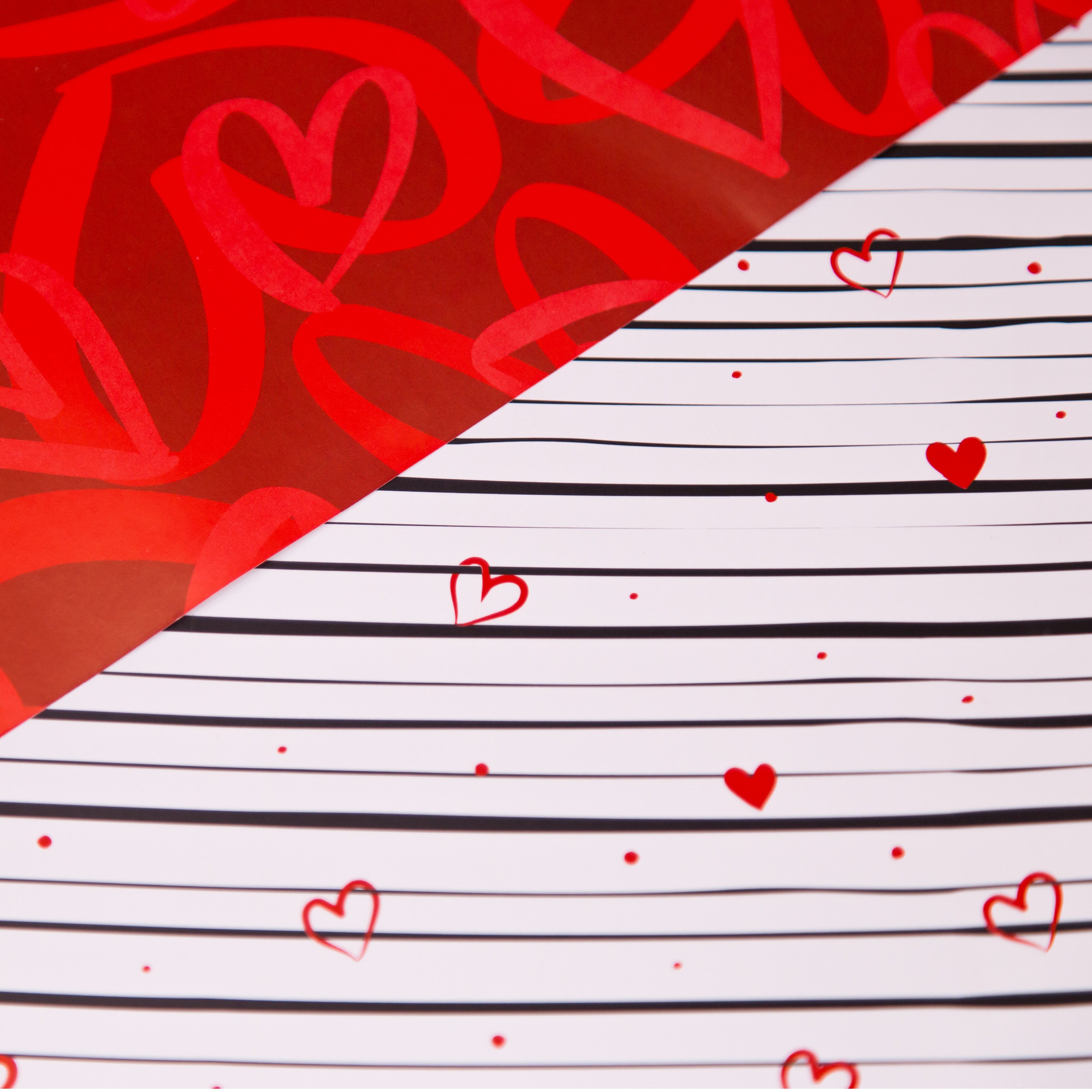 Papel Decorado CORAZONES / 12 pliegos por paq.